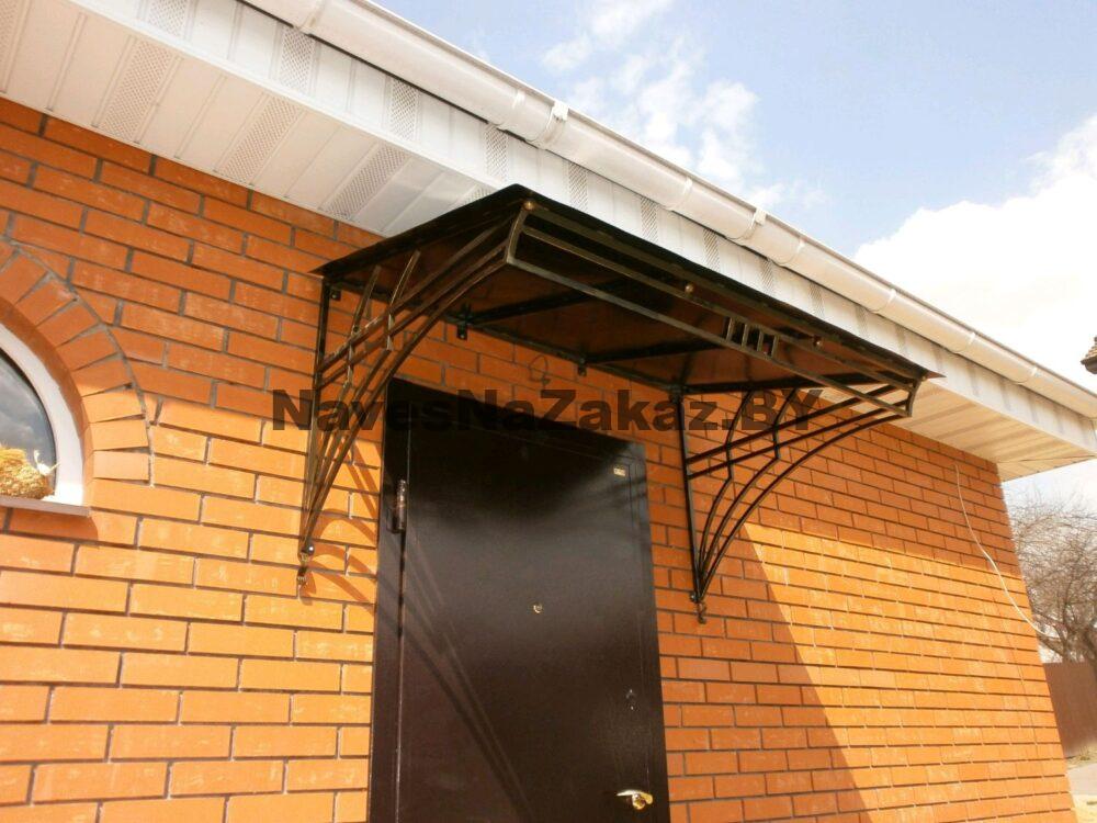 стильный козырек над входом